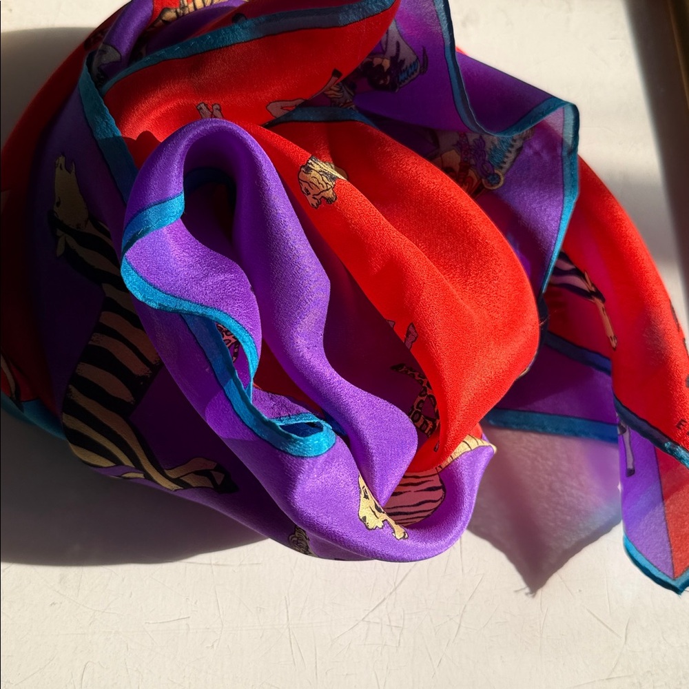 VTG Elaine Gold Eye catching square silk scarf. A carousel horse print. 1980’s - Picture 7 of 16